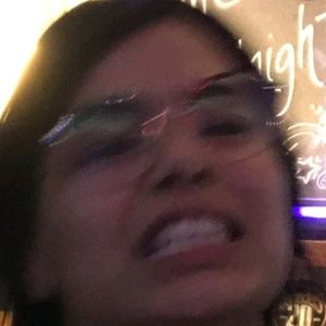 Meet your Posher, Adriana